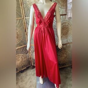 Vintage Olga Burgundy Red Nylon Lace Bodice Nightgown Full Sweep Size M